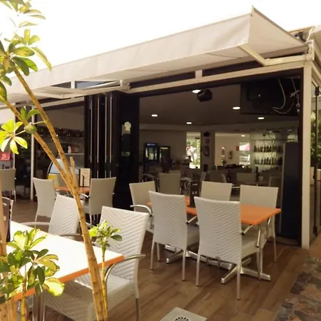 Two Bedroom Duplex In Castle Harbourc206